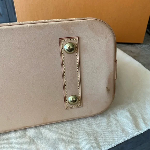 Louis Vuitton Alma - Picture 13 of 15